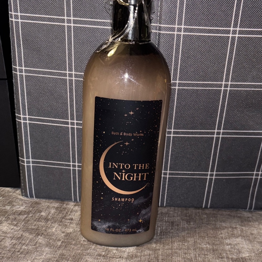 Bath & Body Works Into the Night Shampoo - Black and Gold